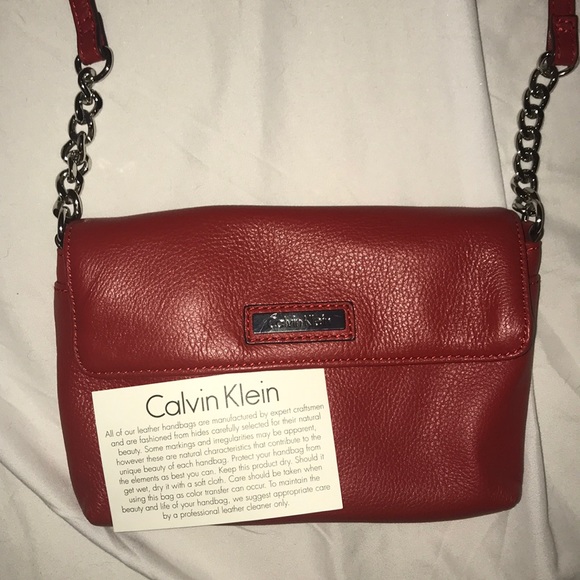 🎉HOST PICK🎉 CALVIN KLEIN CROSSBODY IN RED - Picture 5 of 5